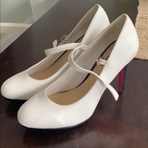 Signature white pumps - never worn